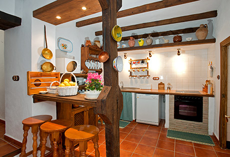 Gaucín traditional townhouse to rent kitchen