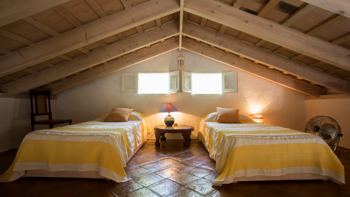 ZC65 Farmhouse with a magnificent setting in Jimena