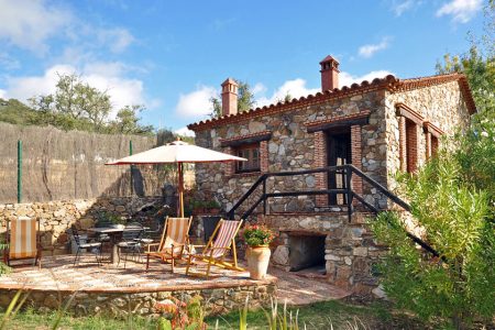 ZH11(6) Cottage to rent in the verdant countryside of Alájar