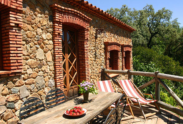 ZH11(6) Cottage to rent in the verdant countryside of Alájar